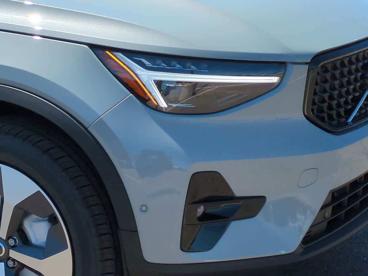 Thumbnail: 2026 Volvo XC40 - 10