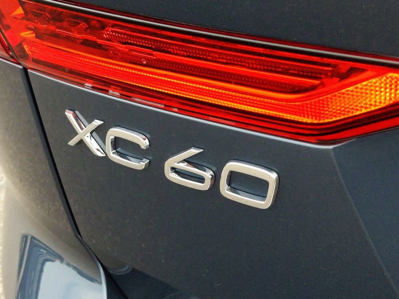 Thumbnail: 2025 Volvo XC60 - 11