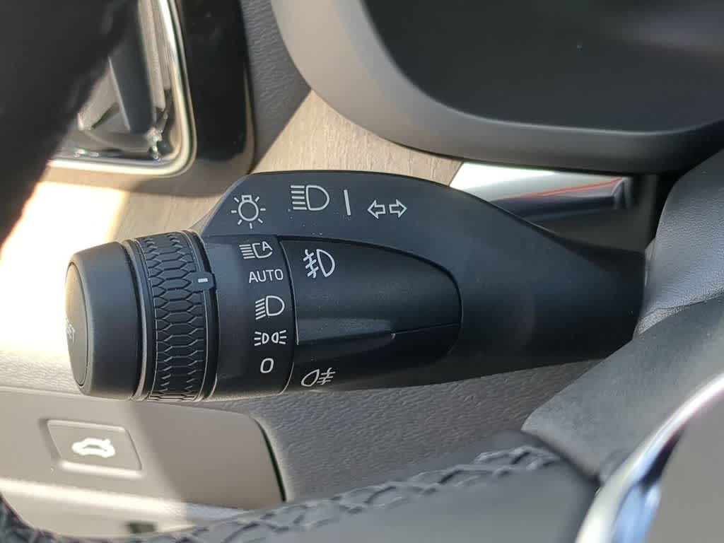 Thumbnail: 2026 Volvo XC60 - 25