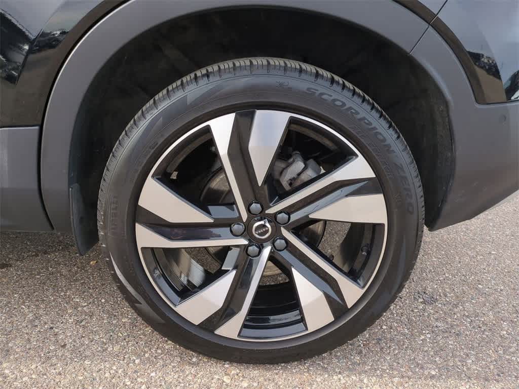 Thumbnail: 2023 Volvo XC40 - 6