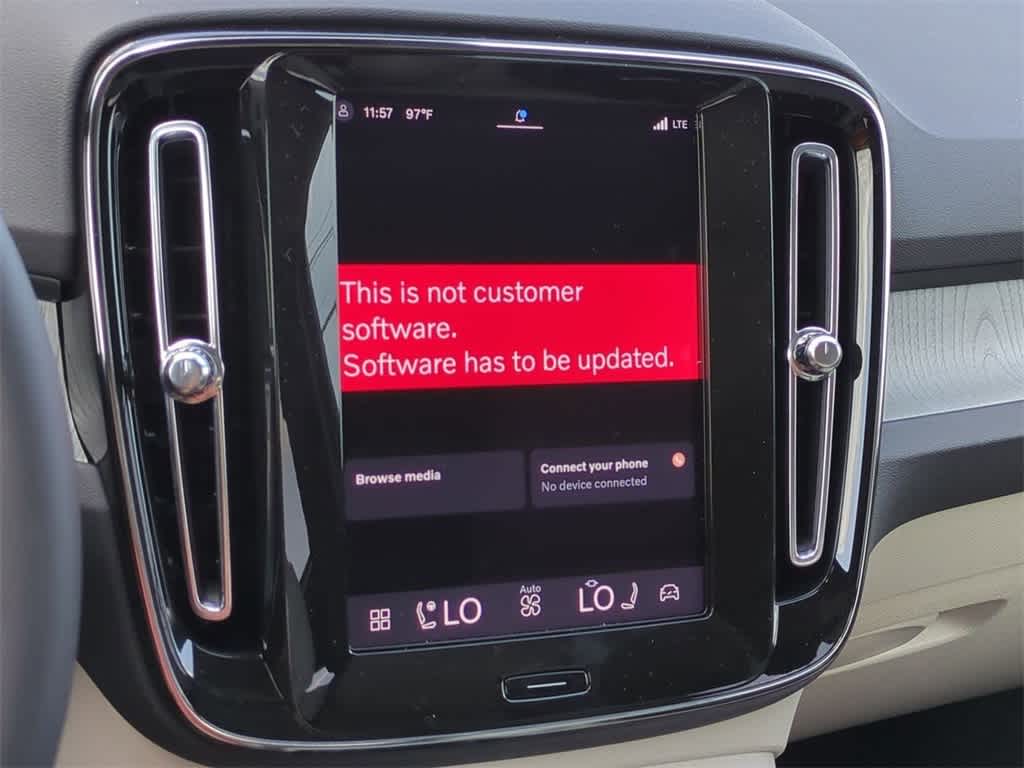 Thumbnail: 2026 Volvo XC40 - 28