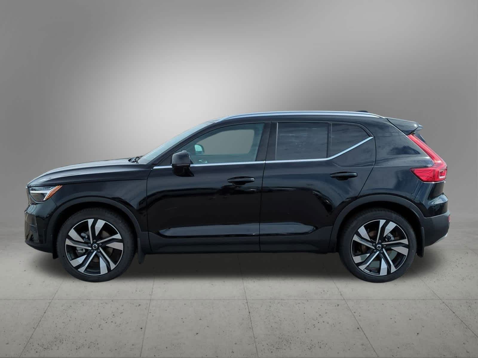 2025 Volvo XC40 Plus photo 3