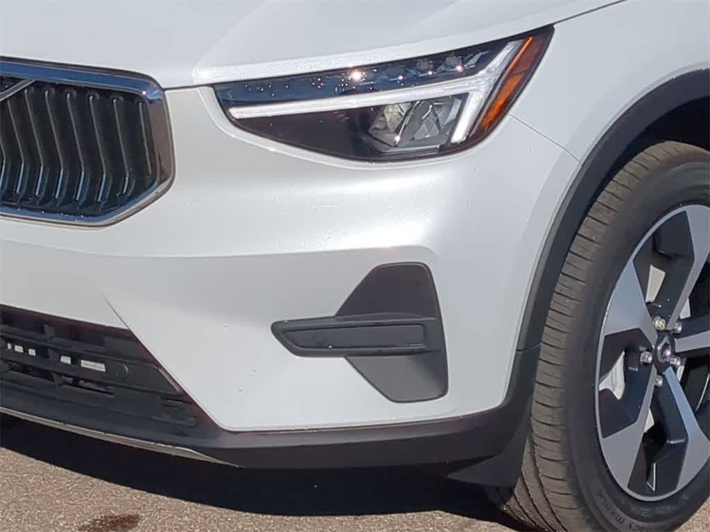 Thumbnail: 2025 Volvo XC40 - 10