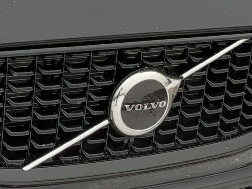 Thumbnail: 2025 Volvo XC60 - 11