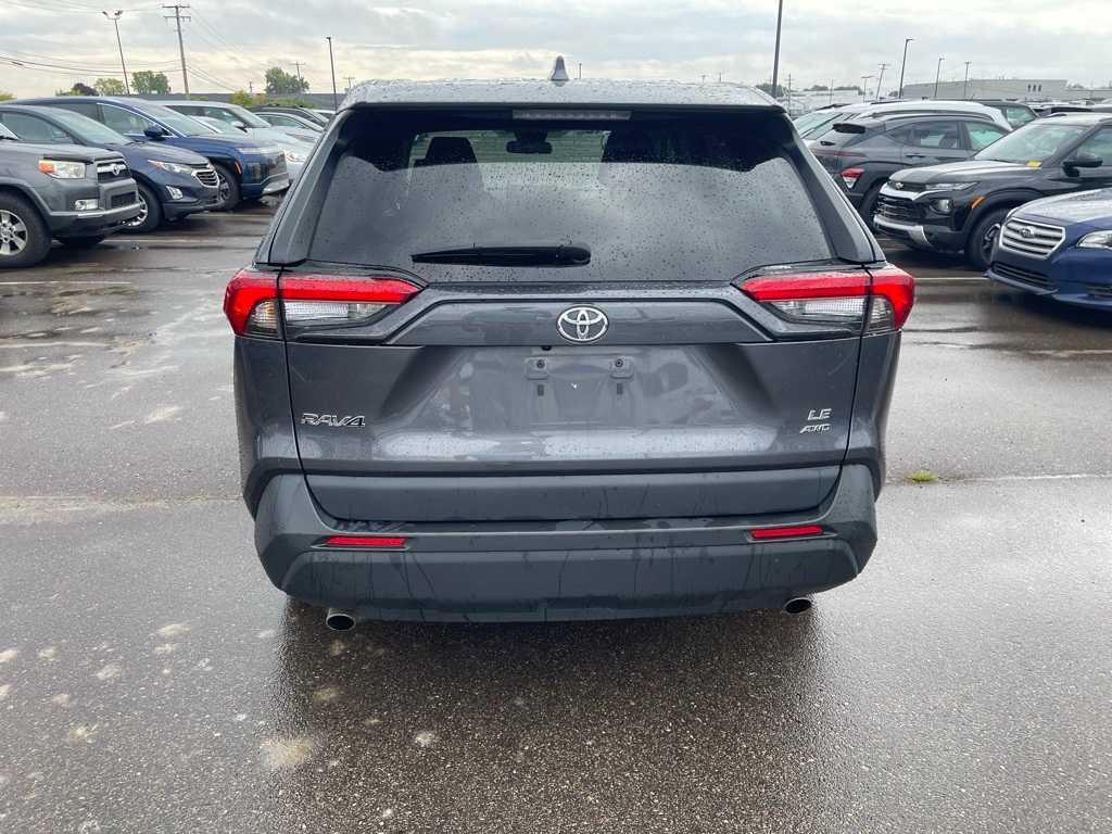 2022 Toyota RAV4 LE photo 3
