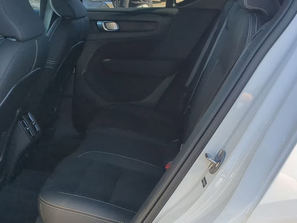 Thumbnail: 2026 Volvo XC40 - 18