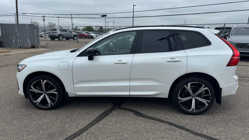 Thumbnail: 2025 Volvo XC60 - 8