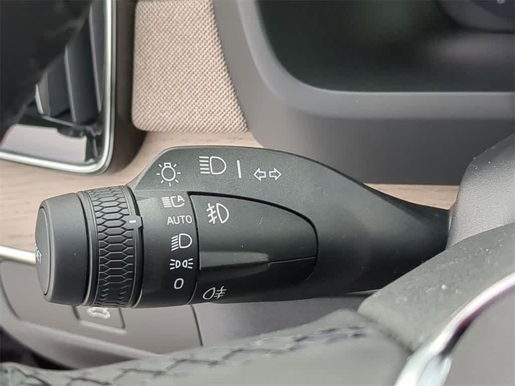 Thumbnail: 2026 Volvo XC90 - 27