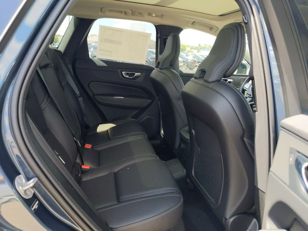 Thumbnail: 2025 Volvo XC60 - 18