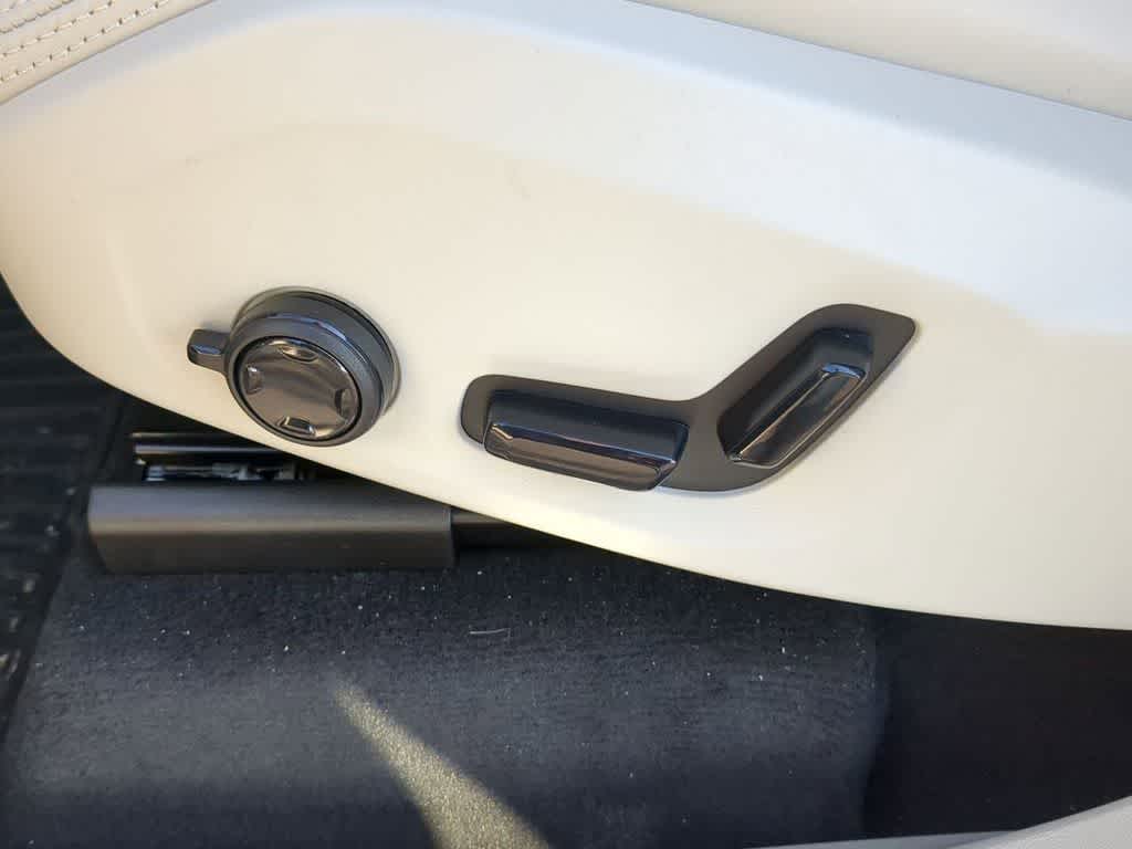 Thumbnail: 2026 Volvo XC90 - 16