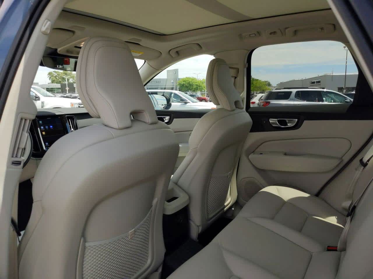 Thumbnail: 2025 Volvo XC60 - 15