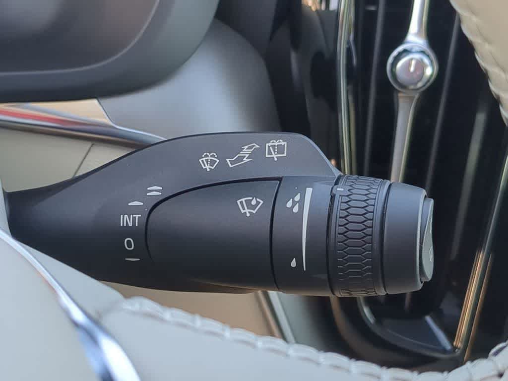 Thumbnail: 2025 Volvo XC60 - 24