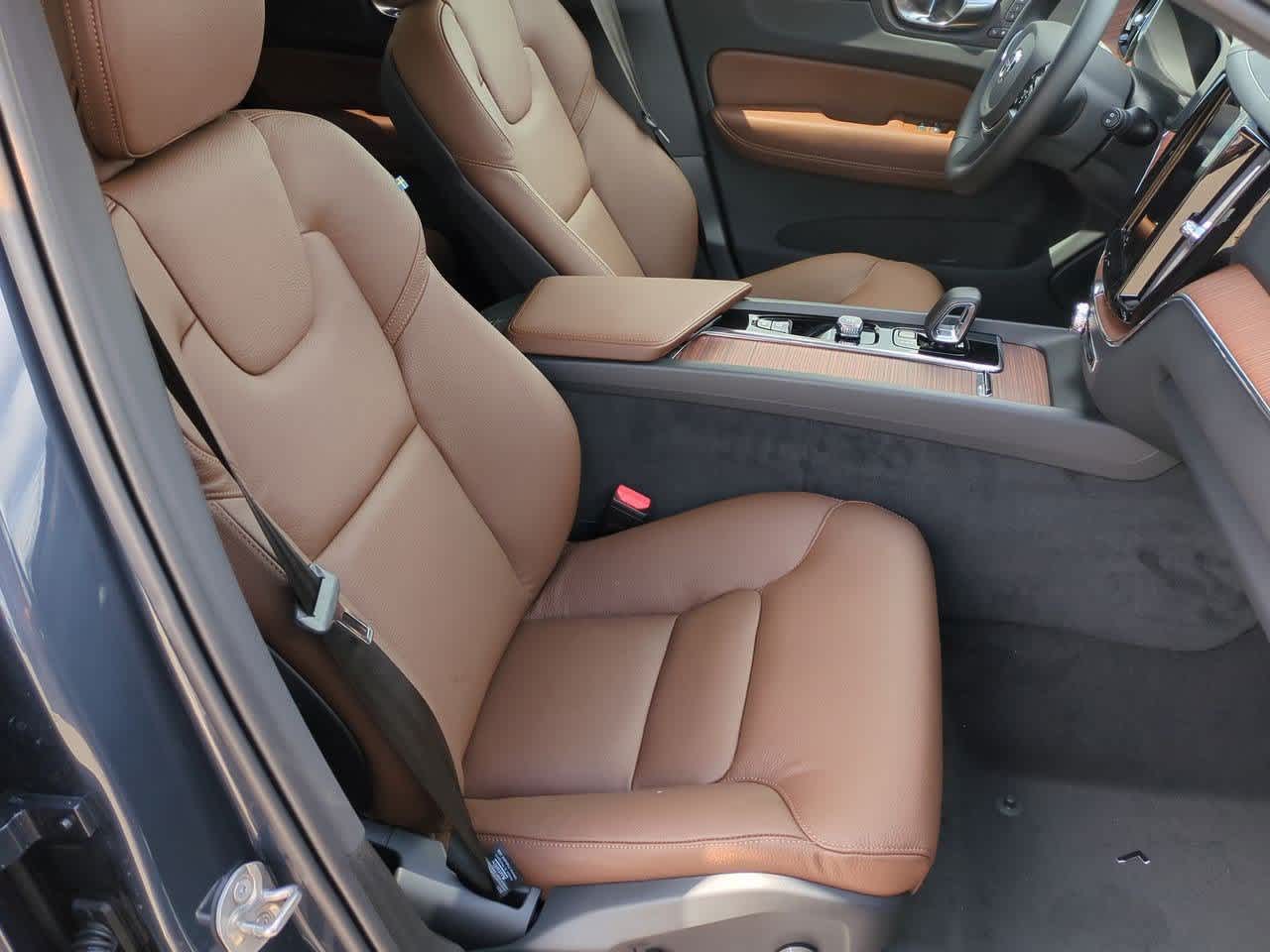 Thumbnail: 2025 Volvo XC60 - 22