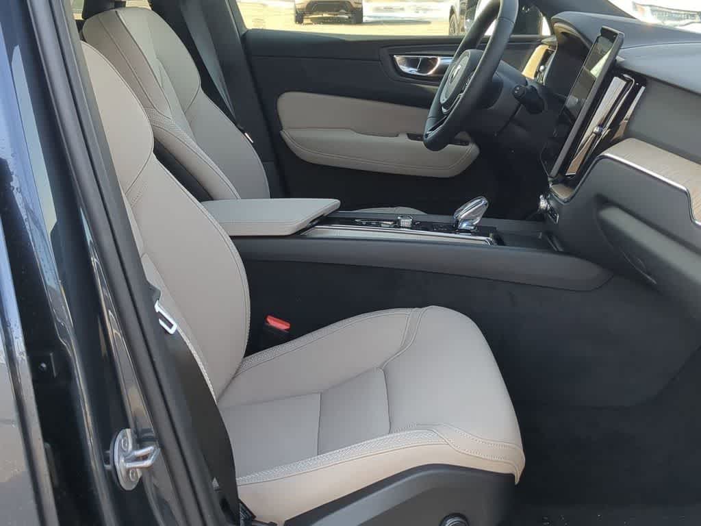 Thumbnail: 2026 Volvo XC60 - 20