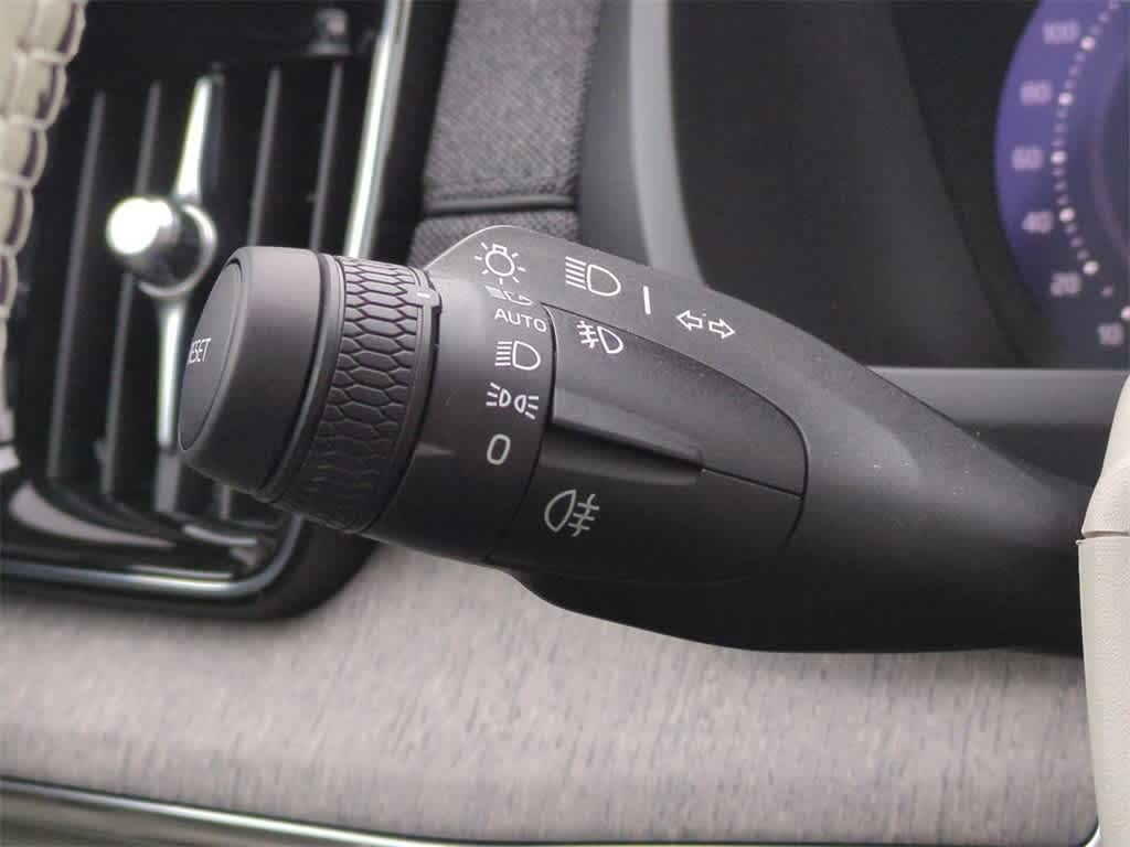 Thumbnail: 2026 Volvo XC90 - 26