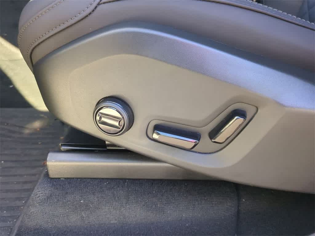 Thumbnail: 2025 Volvo XC90 - 9