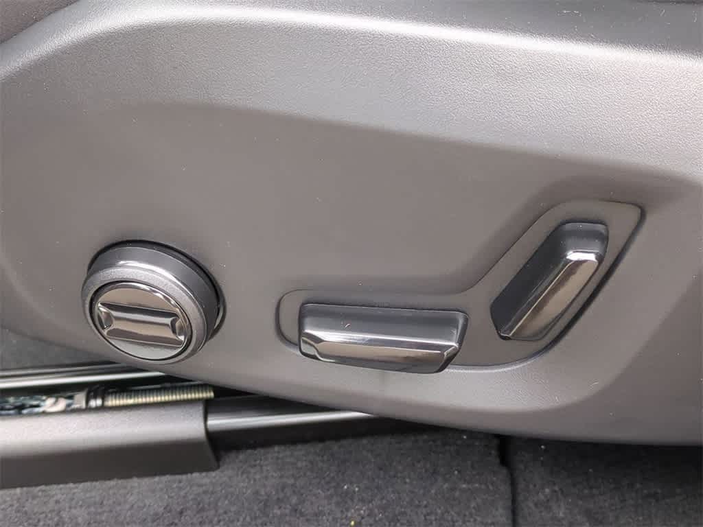 Thumbnail: 2026 Volvo XC60 - 16