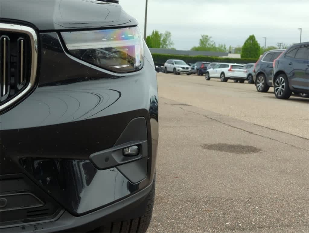 Thumbnail: 2025 Volvo XC40 - 10