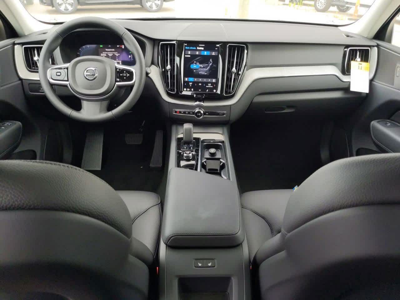 Thumbnail: 2025 Volvo XC60 - 13