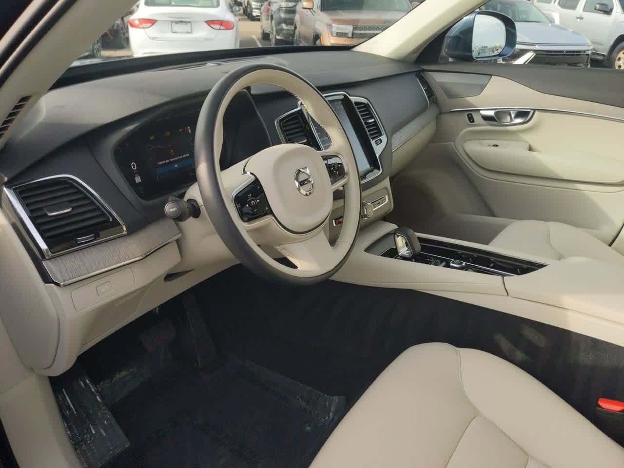 2025 Volvo XC90 Plus AWD photo 2