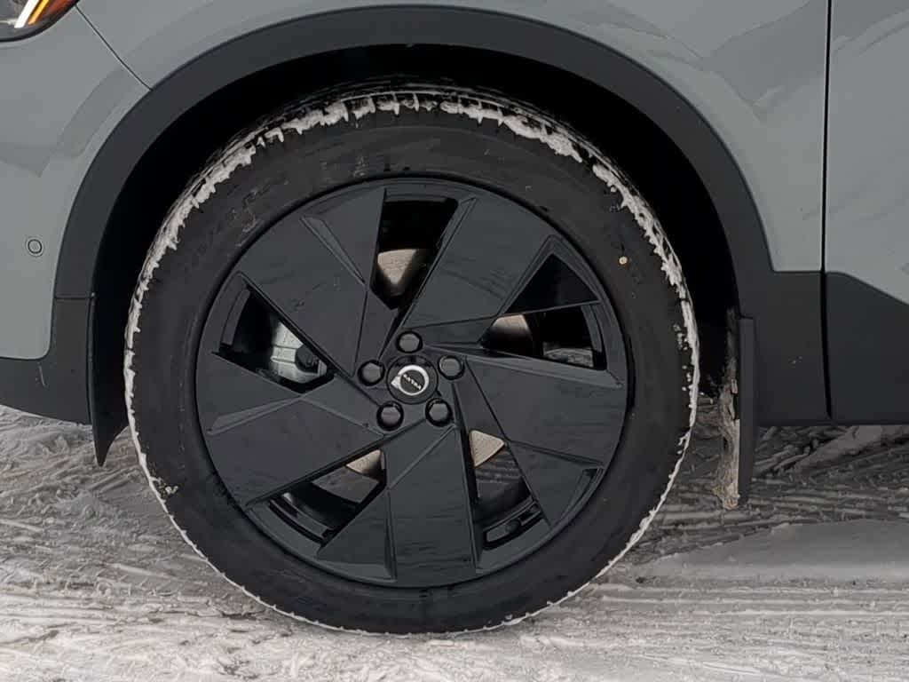 Thumbnail: 2026 Volvo XC40 - 14