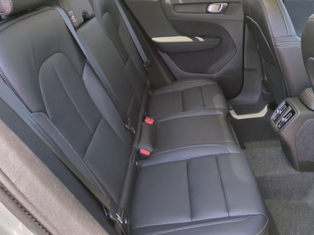 Thumbnail: 2026 Volvo XC40 - 20