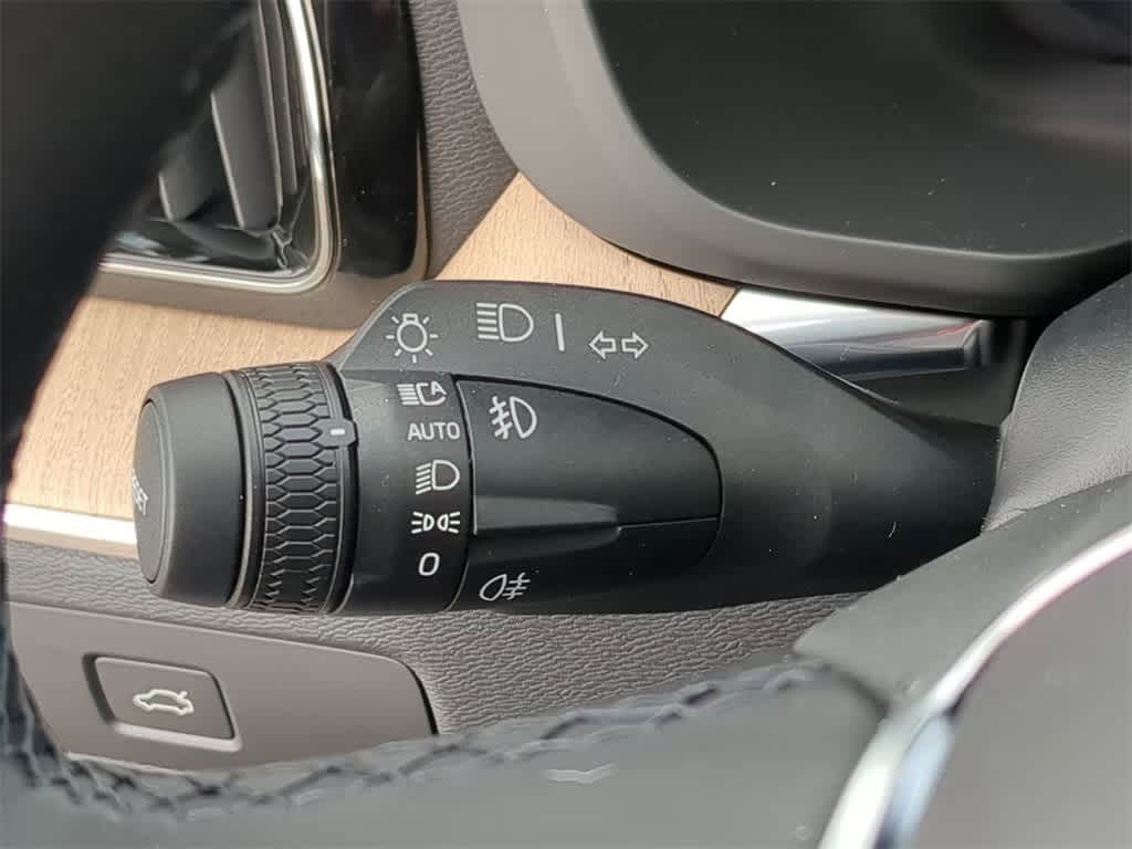 Thumbnail: 2026 Volvo XC60 - 25