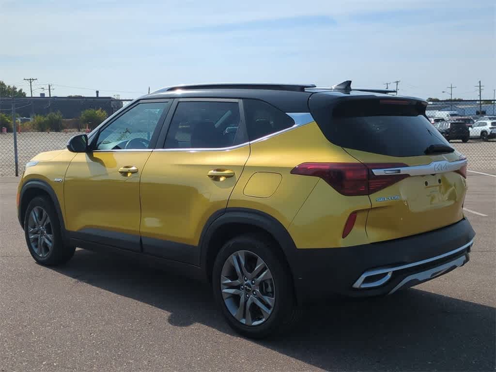 Thumbnail: 2022 Kia Seltos - 4