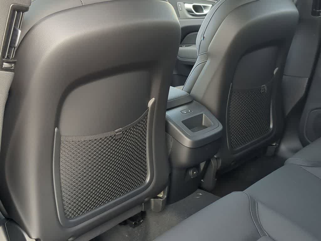 Thumbnail: 2026 Volvo XC60 - 17