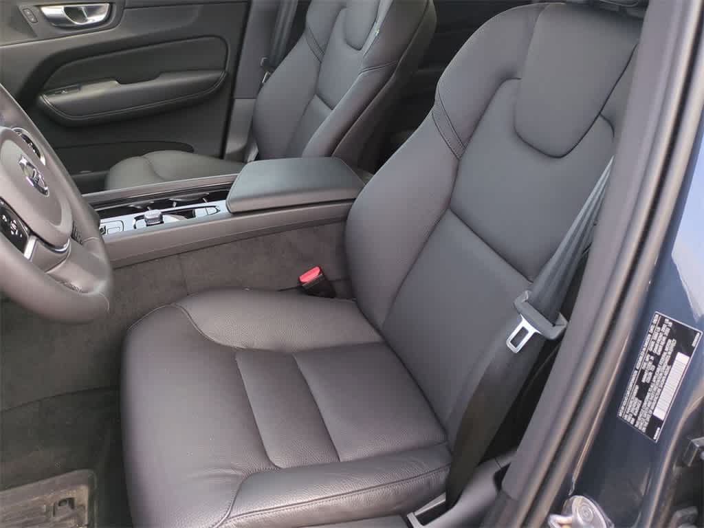 Thumbnail: 2025 Volvo XC60 - 15