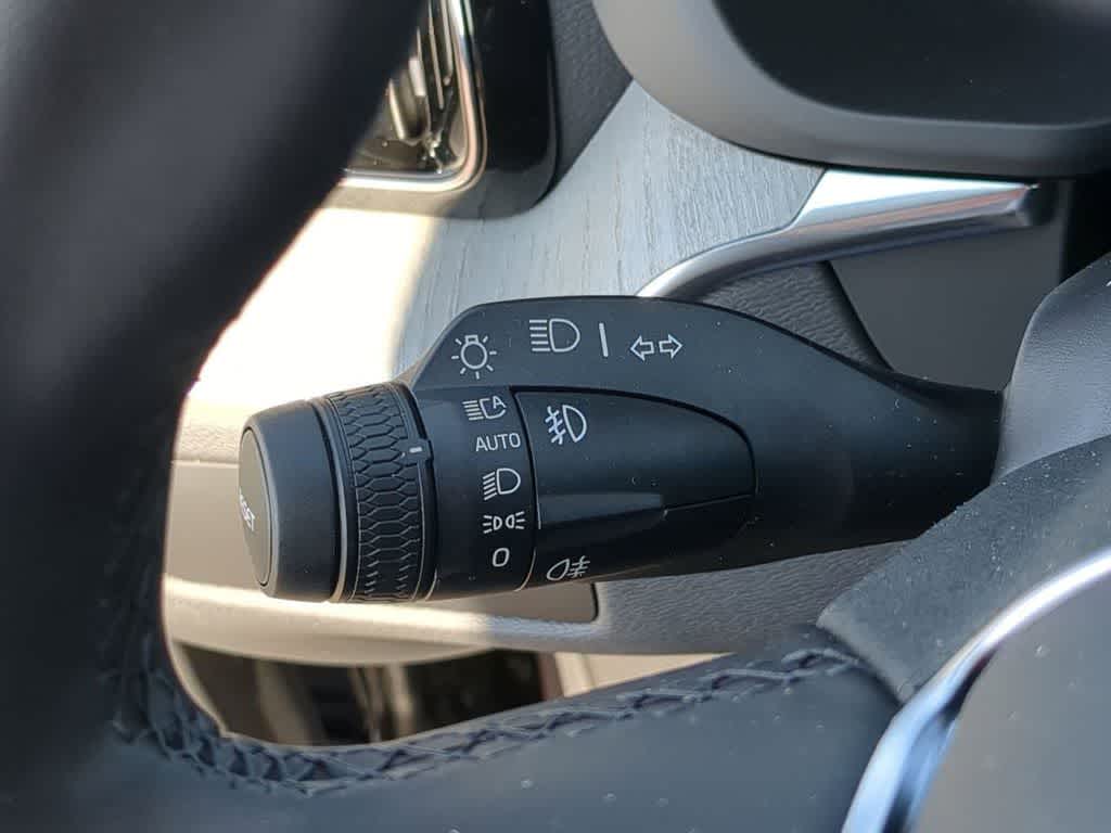 Thumbnail: 2025 Volvo XC60 - 25