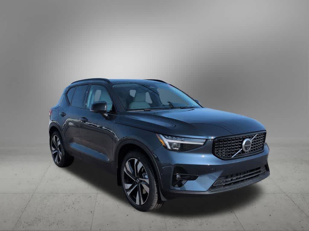 Thumbnail: 2026 Volvo XC40 - 8