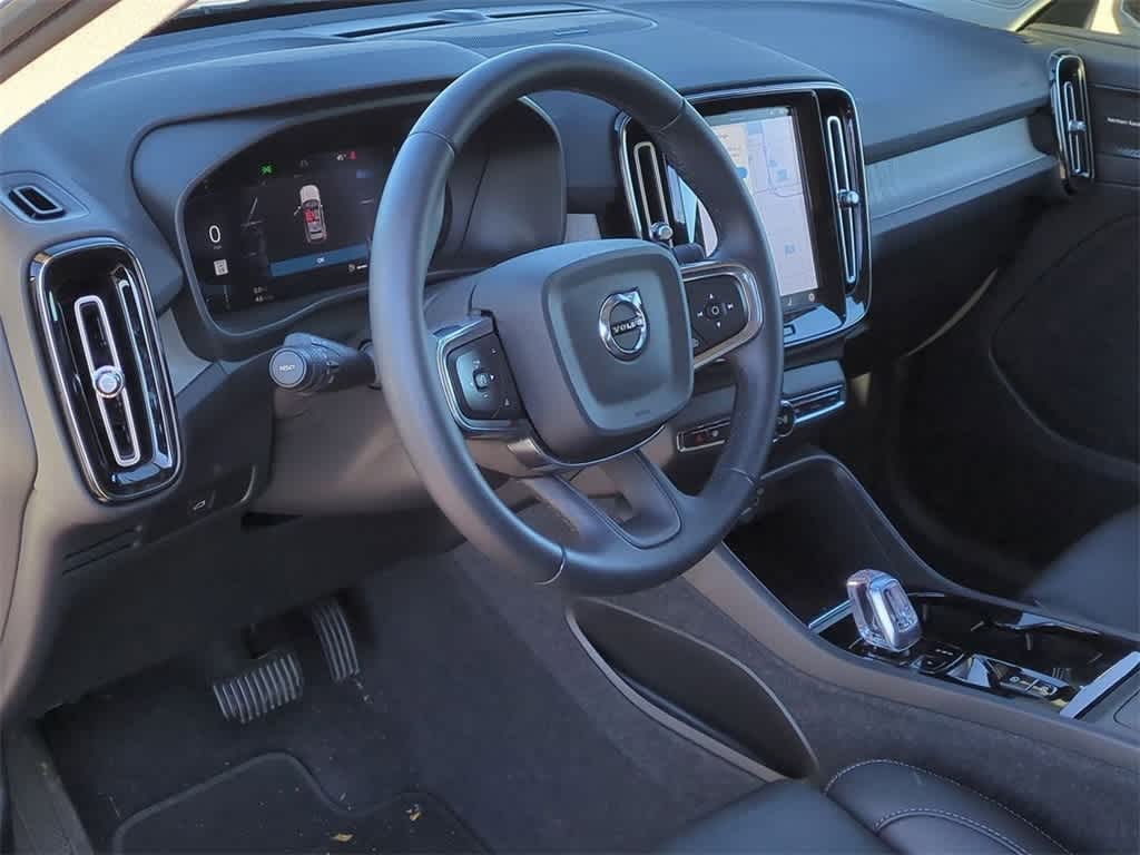 Used 2023 Volvo XC40 B5 AWD Ultimate Dark SUV