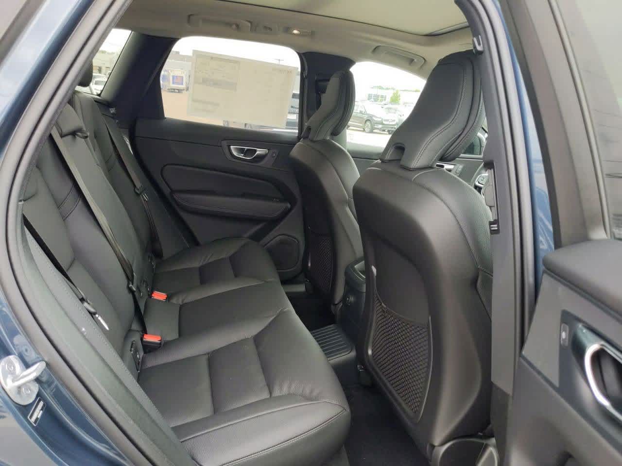 Thumbnail: 2025 Volvo XC60 - 18
