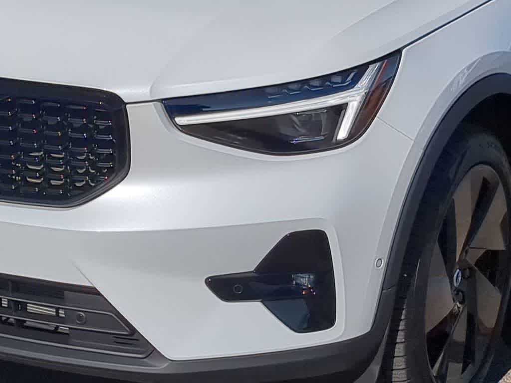 Thumbnail: 2026 Volvo XC40 - 10