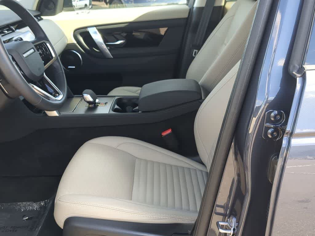 Thumbnail: 2024 Land Rover Discovery Sport - 15