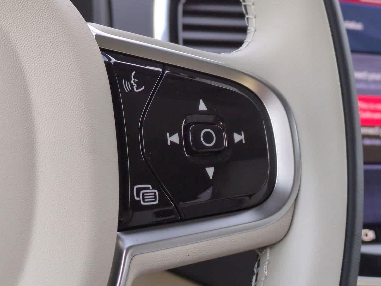 2025 Volvo XC90 T8 Plus 25