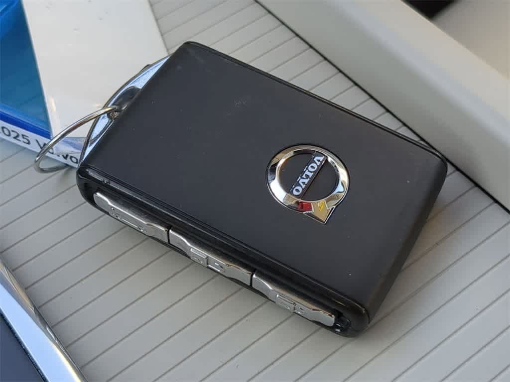 Thumbnail: 2025 Volvo XC60 - 33