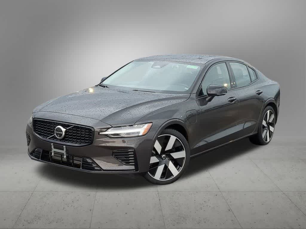 Thumbnail: 2025 Volvo S60 - 1