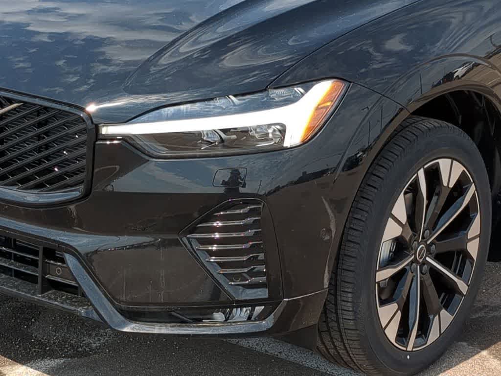 Thumbnail: 2026 Volvo XC60 - 10