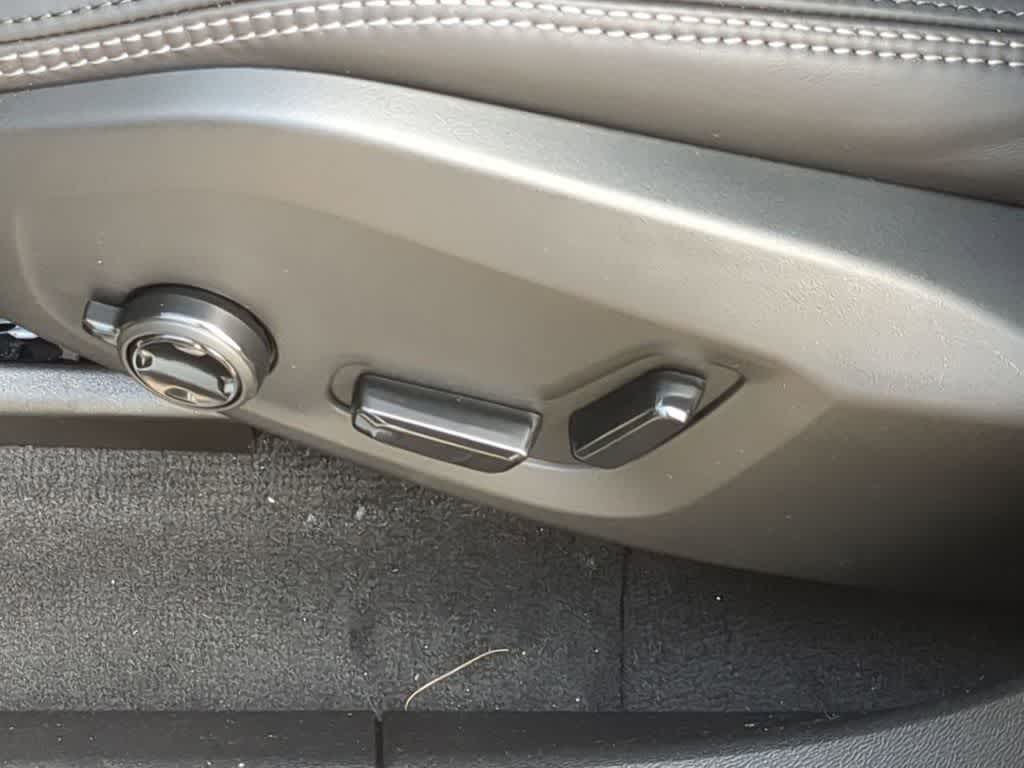 Thumbnail: 2026 Volvo XC60 - 16