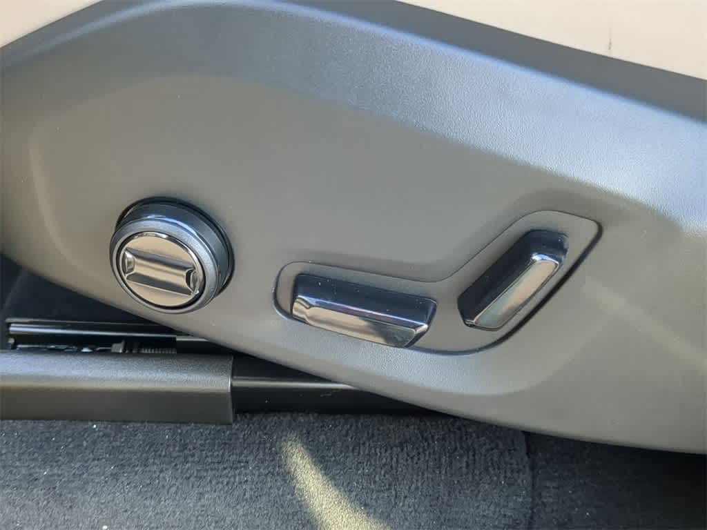 Thumbnail: 2026 Volvo XC90 - 16