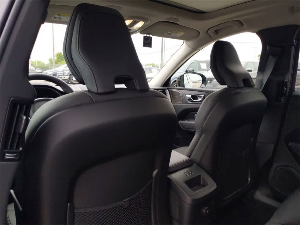 Thumbnail: 2025 Volvo XC60 - 17