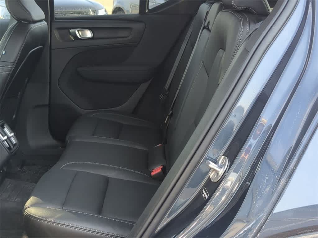 Thumbnail: 2026 Volvo XC40 - 18