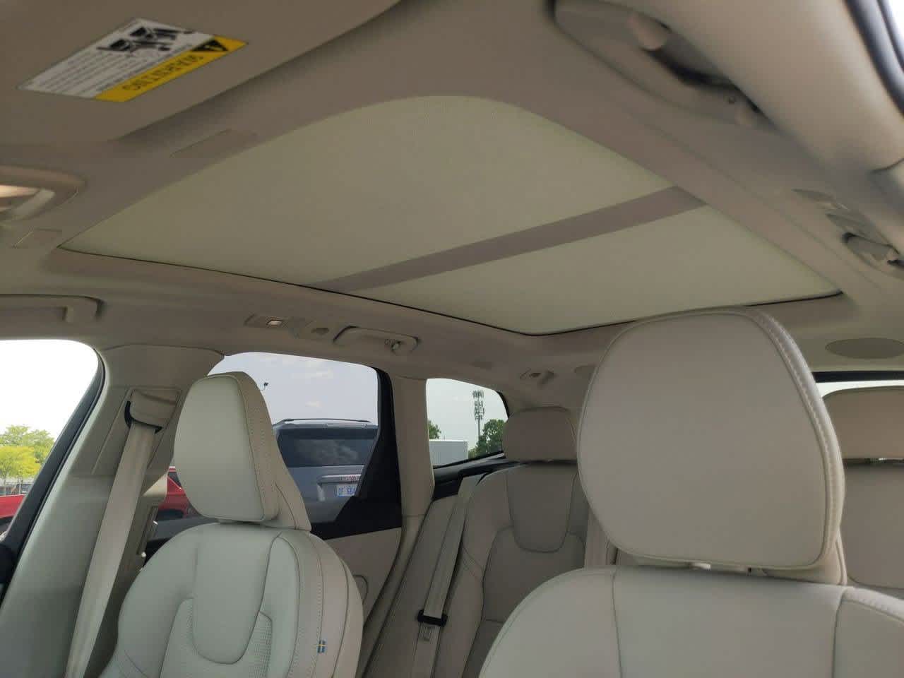 Thumbnail: 2025 Volvo XC60 - 16