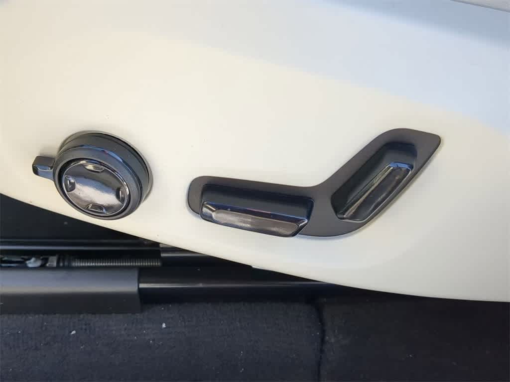 Thumbnail: 2026 Volvo XC60 - 16