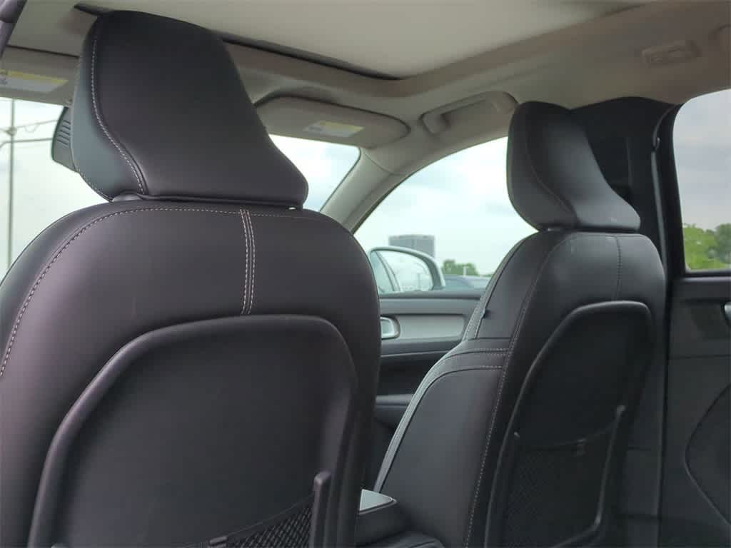 Thumbnail: 2025 Volvo XC40 - 16