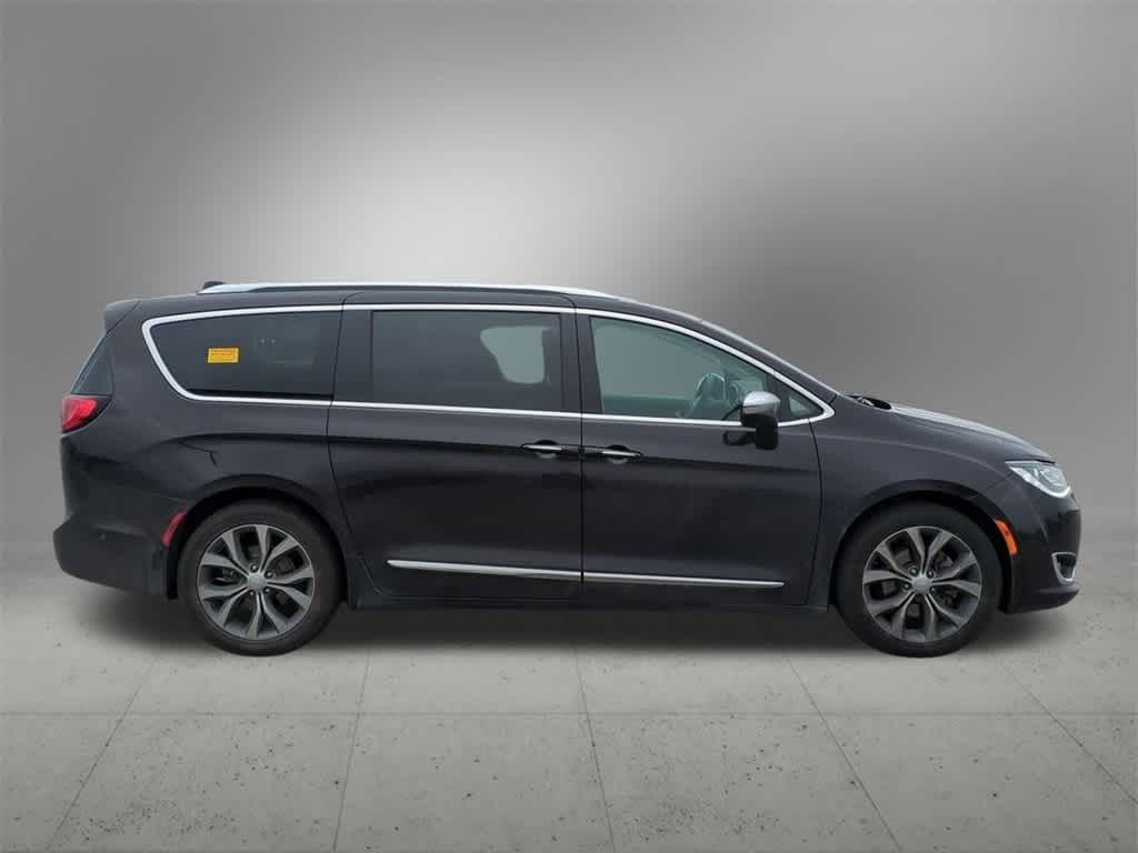 Thumbnail: 2017 Chrysler Pacifica - 7