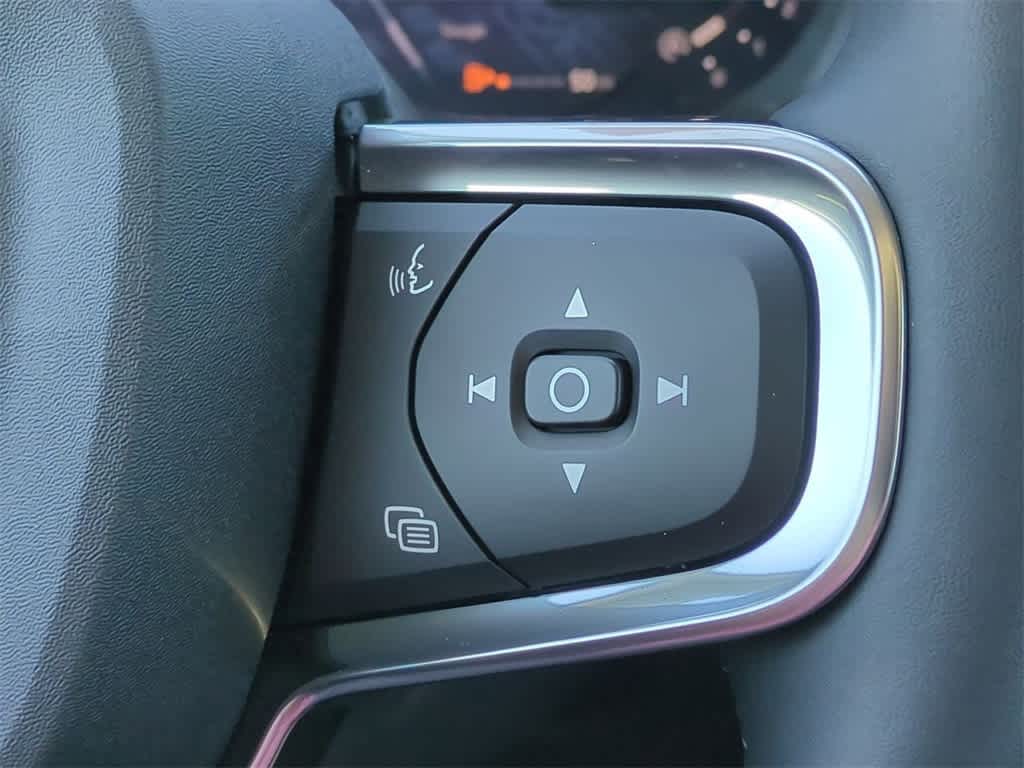 Thumbnail: 2026 Volvo XC40 - 25