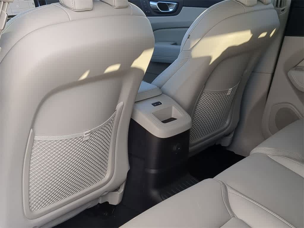 Thumbnail: 2026 Volvo XC60 - 17